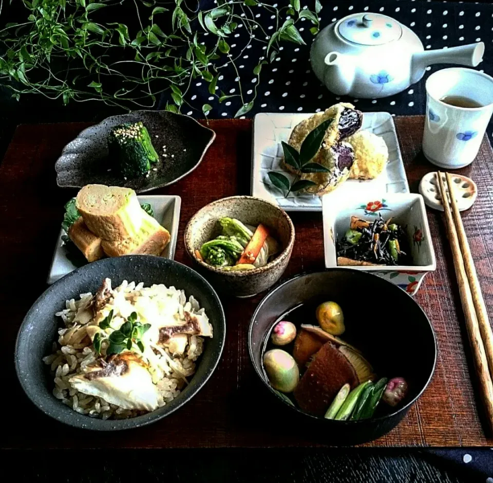 Snapdishの料理写真:鯛めしと茄子の唐揚げおうちごはん|瑞さん