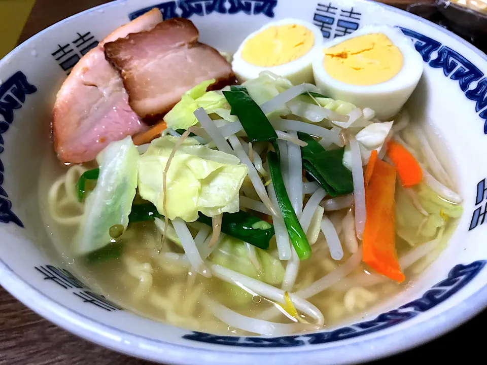 Snapdishの料理写真:あっさり塩ラーメン🍜|みよっしーさん