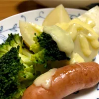 Snapdishの料理写真:ラクレットチーズかけただけで…❗️|Iriemarukoさん