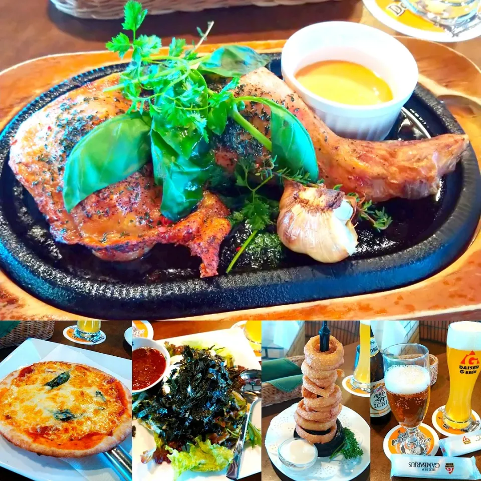 Snapdishの料理写真:ビアホフガンバリウスでランチ🍺大山鶏のグリル、オニオンフライタワー、マルゲリータハーフピザ、おぽろ豆腐のサラダ|うたかた。さん