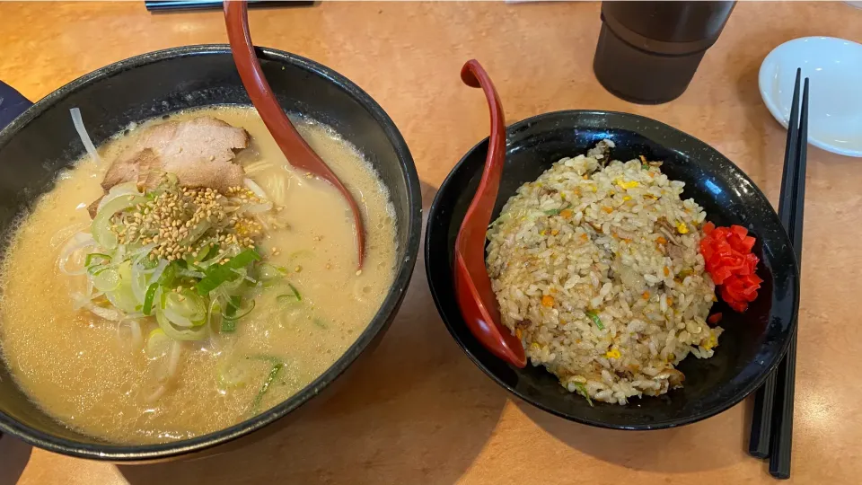 塩とんこつラーメン＋小チャーハン|Morito Kamiyaさん