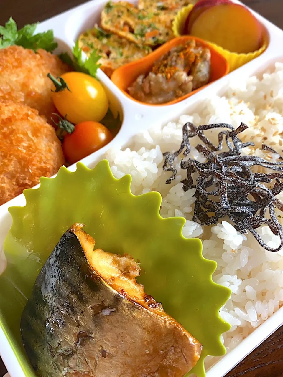 エビイカカツとサバ塩焼き弁当|さっちゃんさん