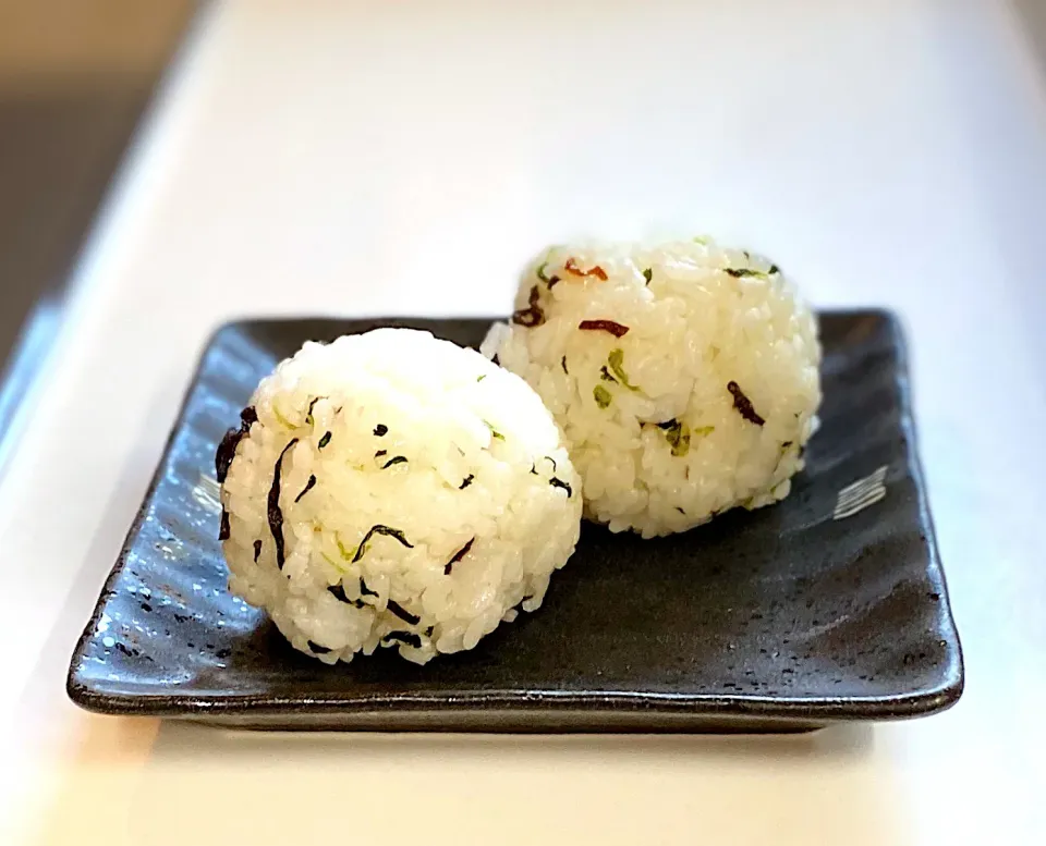 菜飯と塩昆布のおにぎり|かっちゃん杉さん