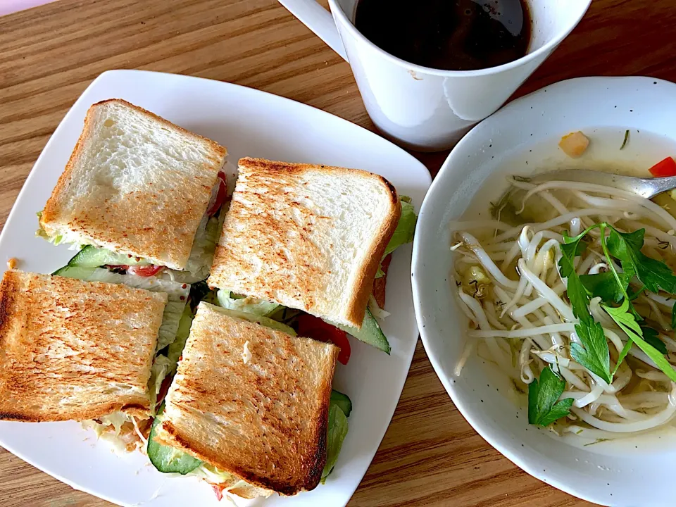 Snapdishの料理写真:今日の朝食🍞☕️|「蘭」さん