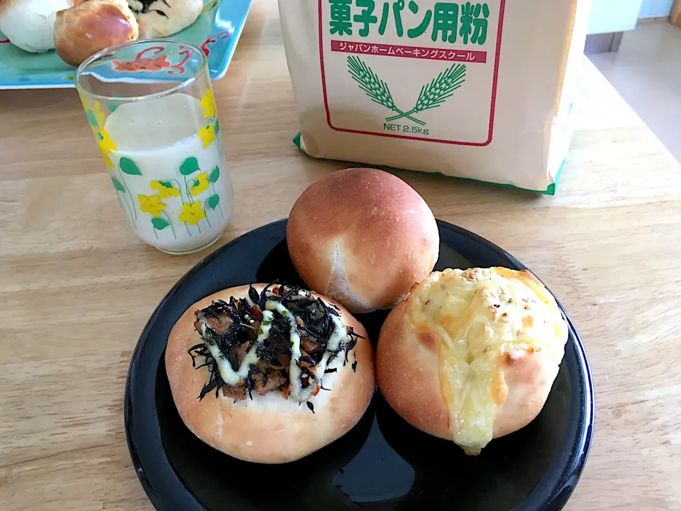 製パン粉を大量に頂いたのでパン焼きまくってます🙋‍♀️|さくたえさん