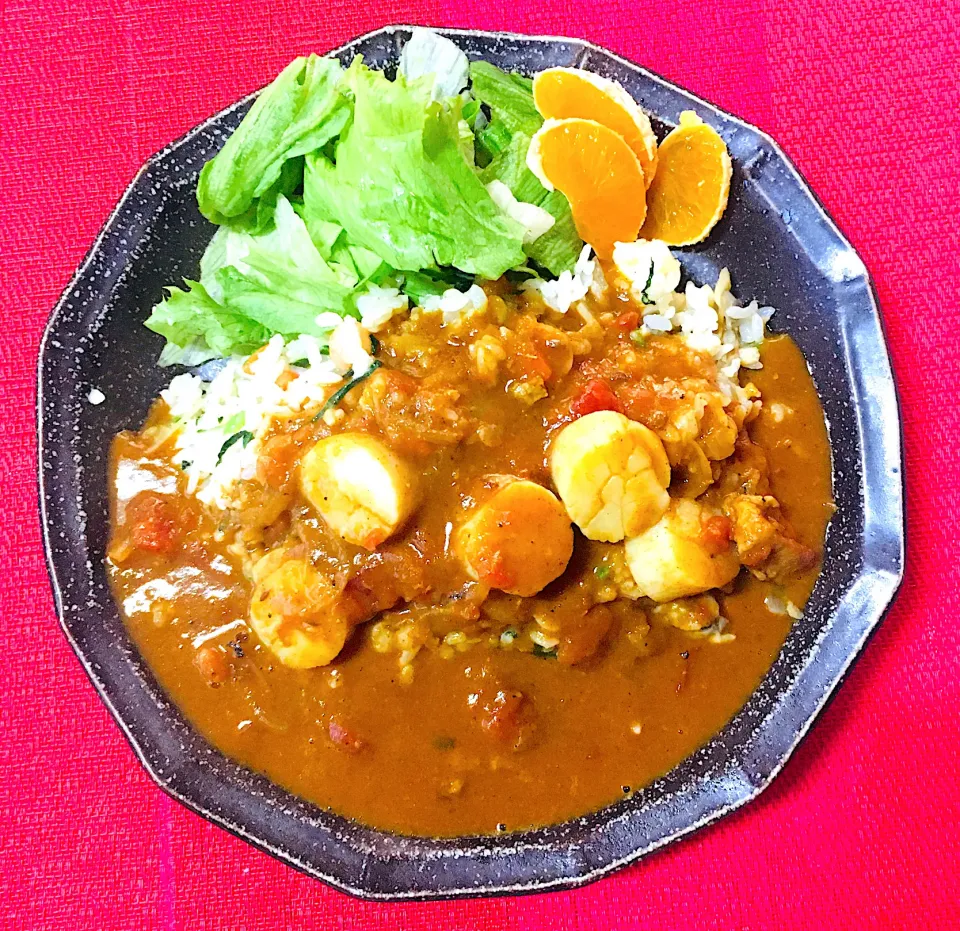 カレー生活106日目💪😃❤️帆立カレー🍛シーフードガーリックライス😋❤️❤️❤️帆立の出汁でシャバシャバカレー❤️旨すぎ〜笑笑❤️|HAMI69さん