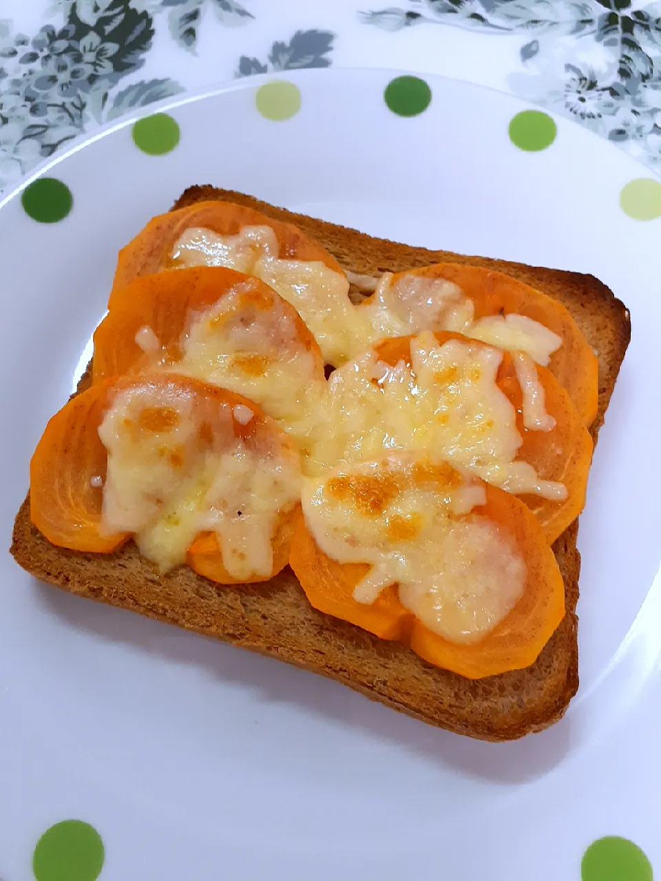 Snapdishの料理写真:🔷🍞ライ麦パンde柿の🧀チーズトースト🔷|@きなこさん