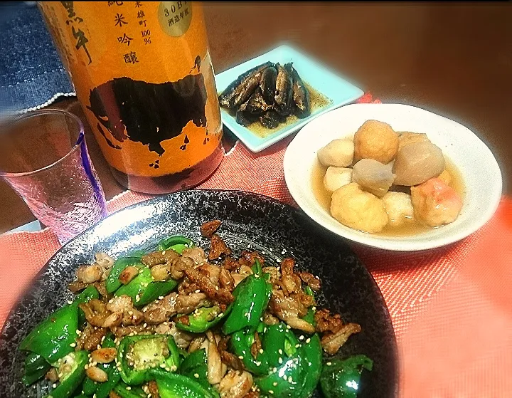 鶏皮・せせり🐔 ピーマン炒め
  天ぷらと里芋 煮

  和歌山地酒  黒牛🐂 かんぱ〜い🍶|びせんさん