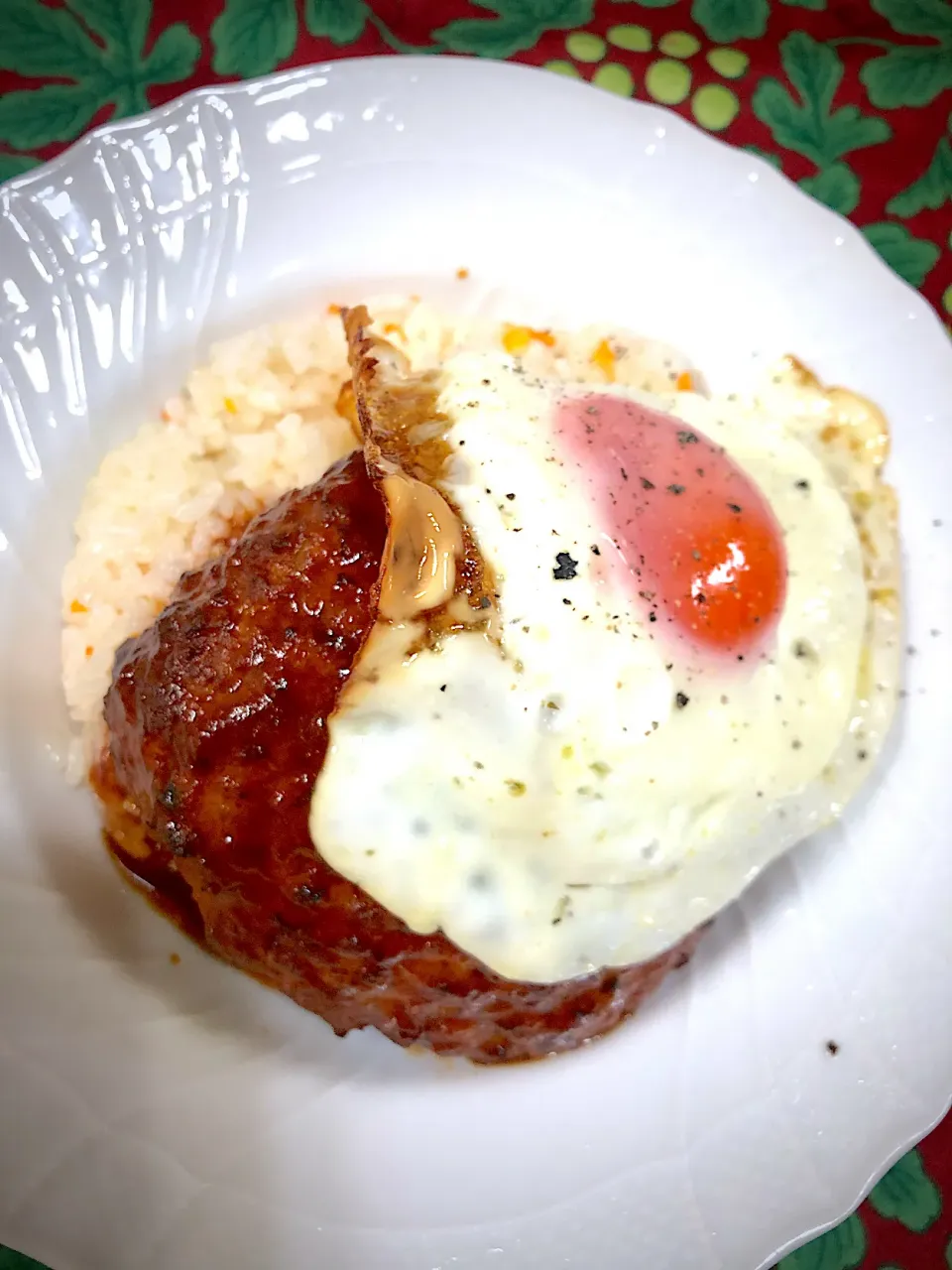 ロコモコ丼　ご飯はキャロットピラフで彩を添えて|chizukoさん