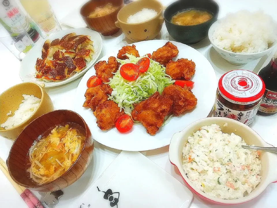 夕食(*^^*)
唐揚げ&キャベツ、ミニトマト
一口餃子
コールスローサラダ
かに玉白菜スープ|プリン☆さん