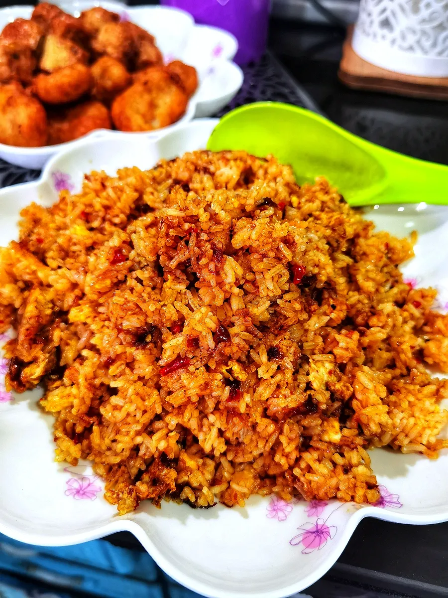 Snapdishの料理写真:Nasi goreng ikan bilis cili kering|azirasamsuddin771008055774さん