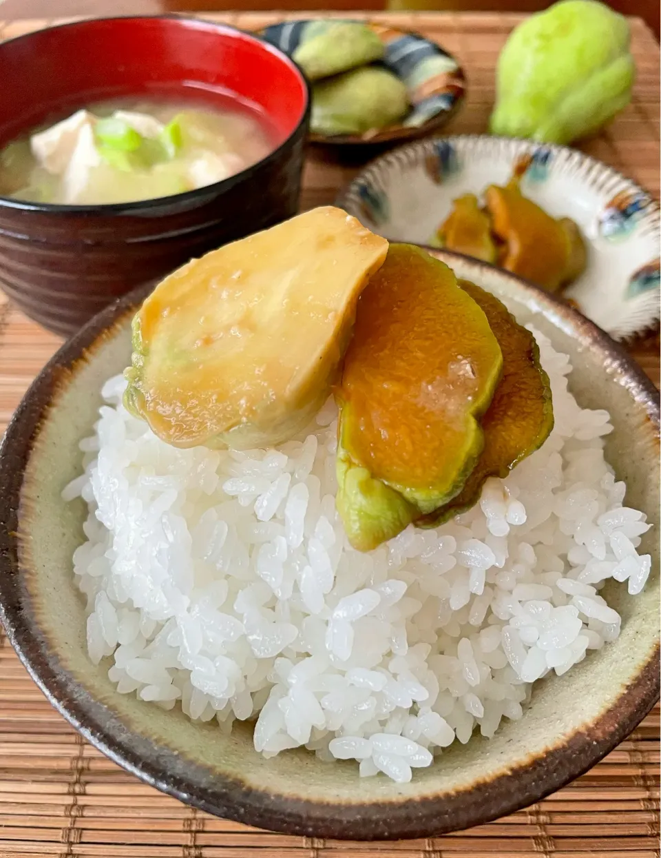 Snapdishの料理写真:ハヤトウリの漬物でごはん🍚|アッチさん