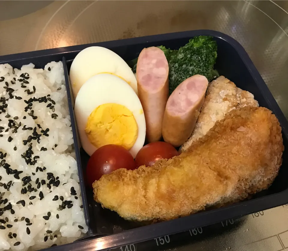 Snapdishの料理写真:タラのフライと唐揚げ弁当|sanaeさん