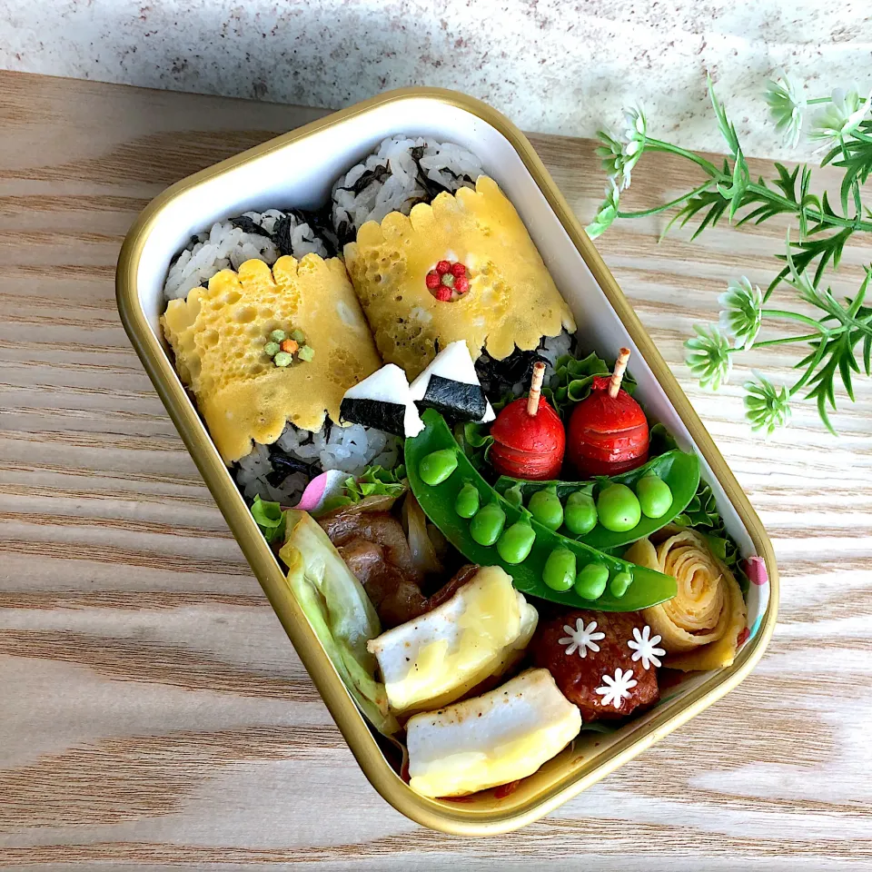 Snapdishの料理写真:卵巻きお結び弁当|みゆ吉さん