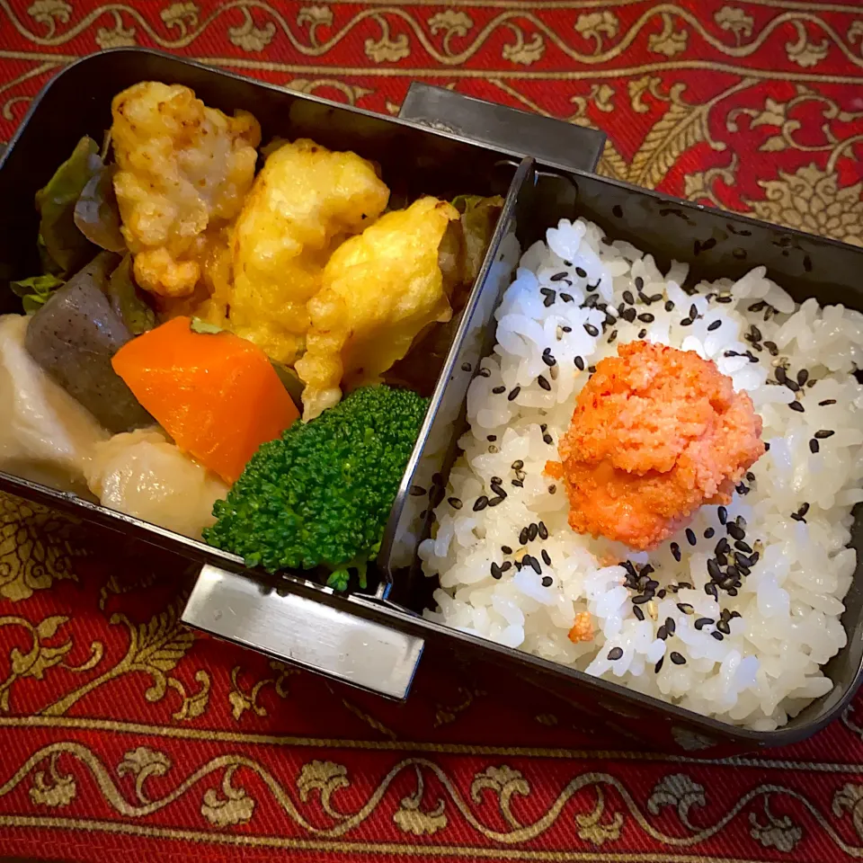 Snapdishの料理写真:鶏肉の天ぷらと、里芋の煮物と、ブロッコリーと、焼きたらこ弁当|もえさん