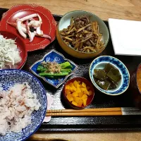 Snapdishの料理写真:朝ごはん作りすぎた！夫の健康第一！剣先イカのバター焼き|nontaさん