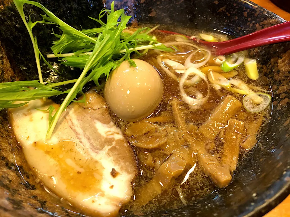 Snapdishの料理写真:丸玉らぁめん、醤油・細麺＠足立区・麺 壱蔵|らーめん好き！さん