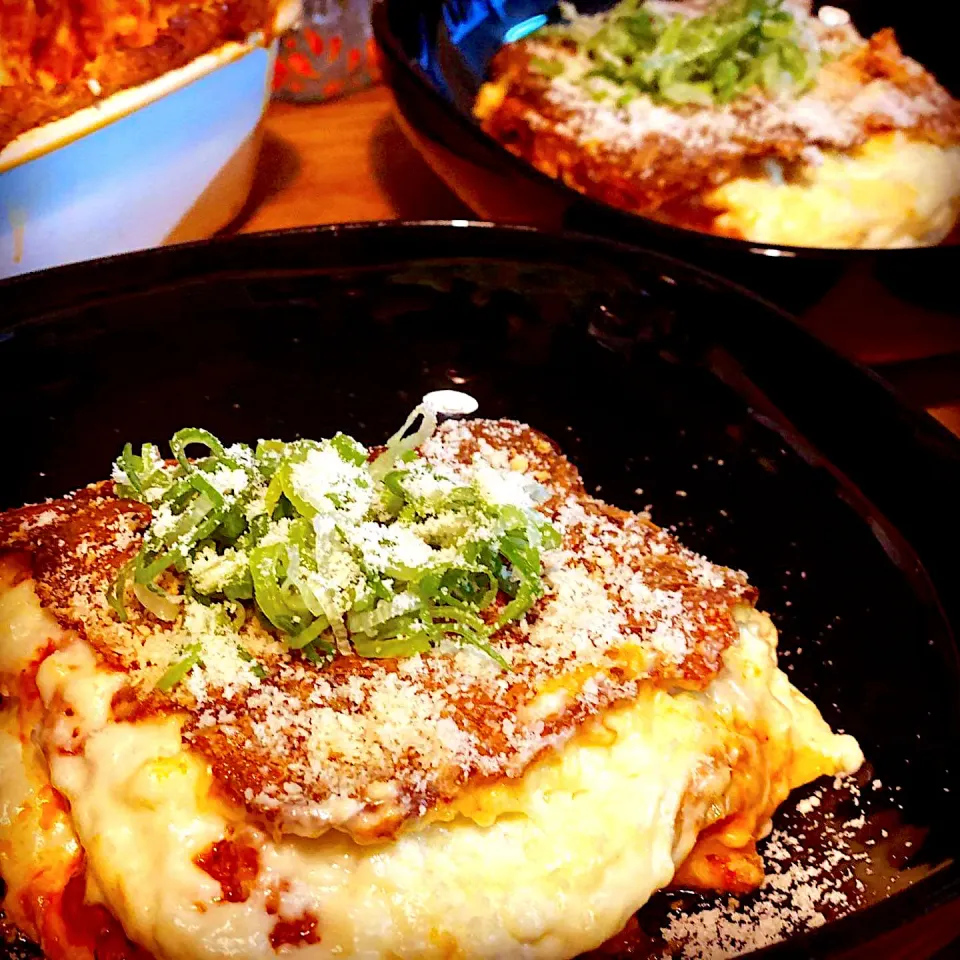 Homemade Lasagna lunch time meal for 2 
Using my  bolangnese sauce  and making a heavy cheese sauce and bake and crisp the top  #lasagna #italian #homecooking -|Emanuel Hayashiさん