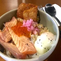 Snapdishの料理写真:Salmon aburi bowl|karen limさん