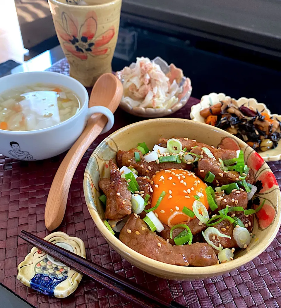 牛肉ネギ玉丼〜かつやの全力ご飯!風🍚〜|ゆかりさん