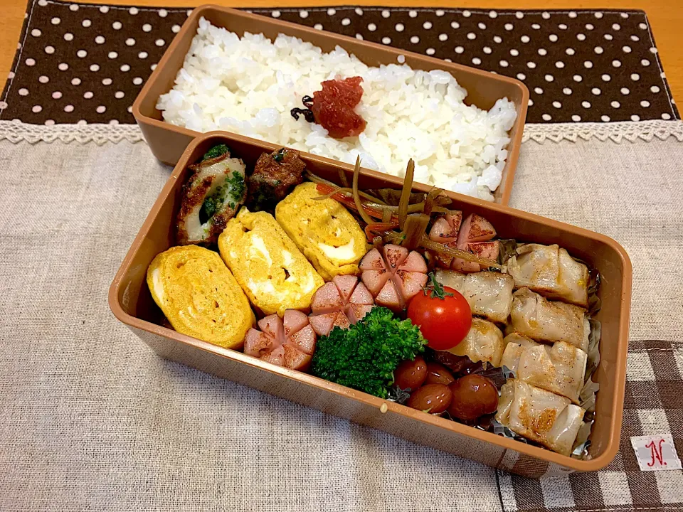 Snapdishの料理写真:焼売焼き😆卵焼き🥚ウインナー🌸きんぴら🥕お豆さん😊竹輪磯辺揚✨🍅🥦🍚|あやこさん