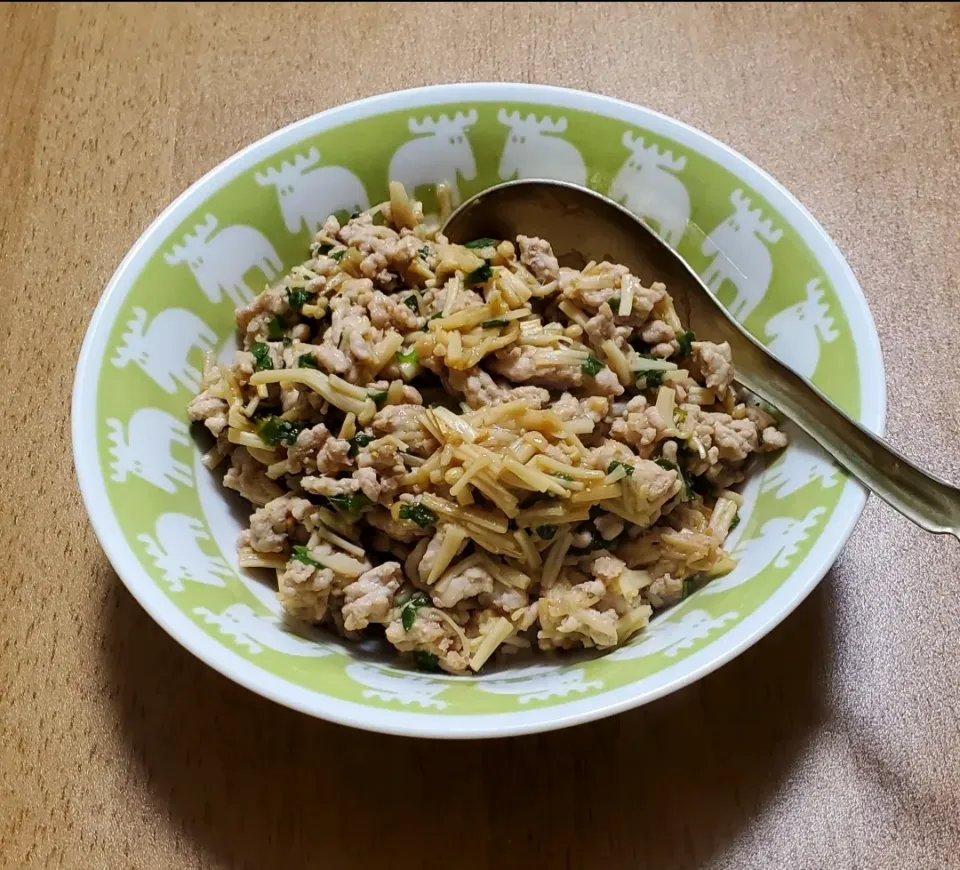 ナナの料理　えのき茸とネギで旨味増しそぼろ|ナナさん