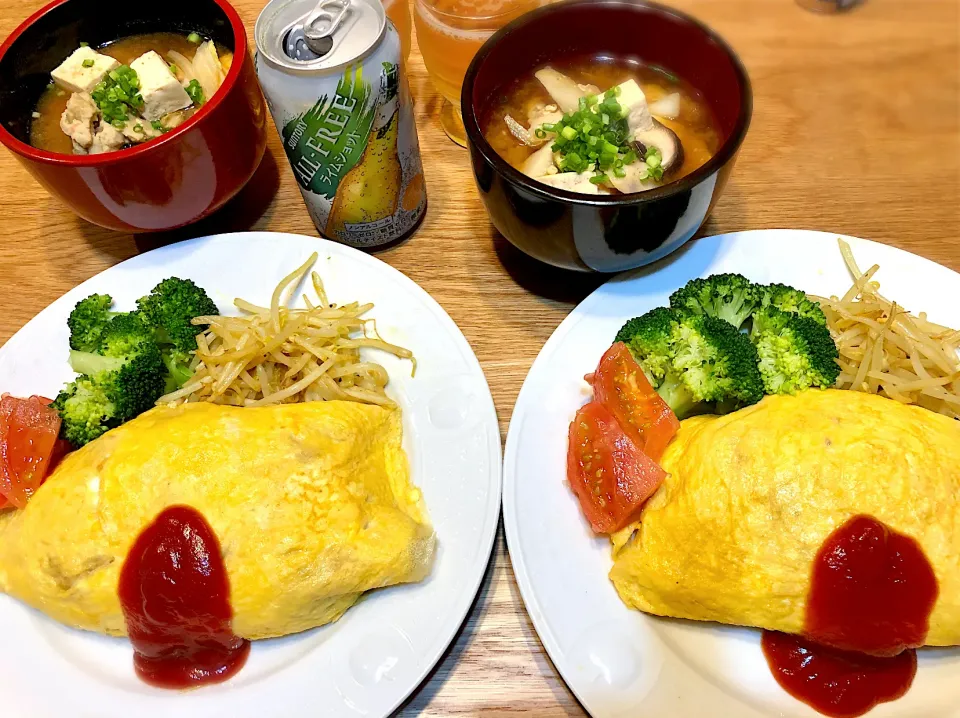 Snapdishの料理写真:オムライス　鰯つみれの味噌汁|じゅんさんさん