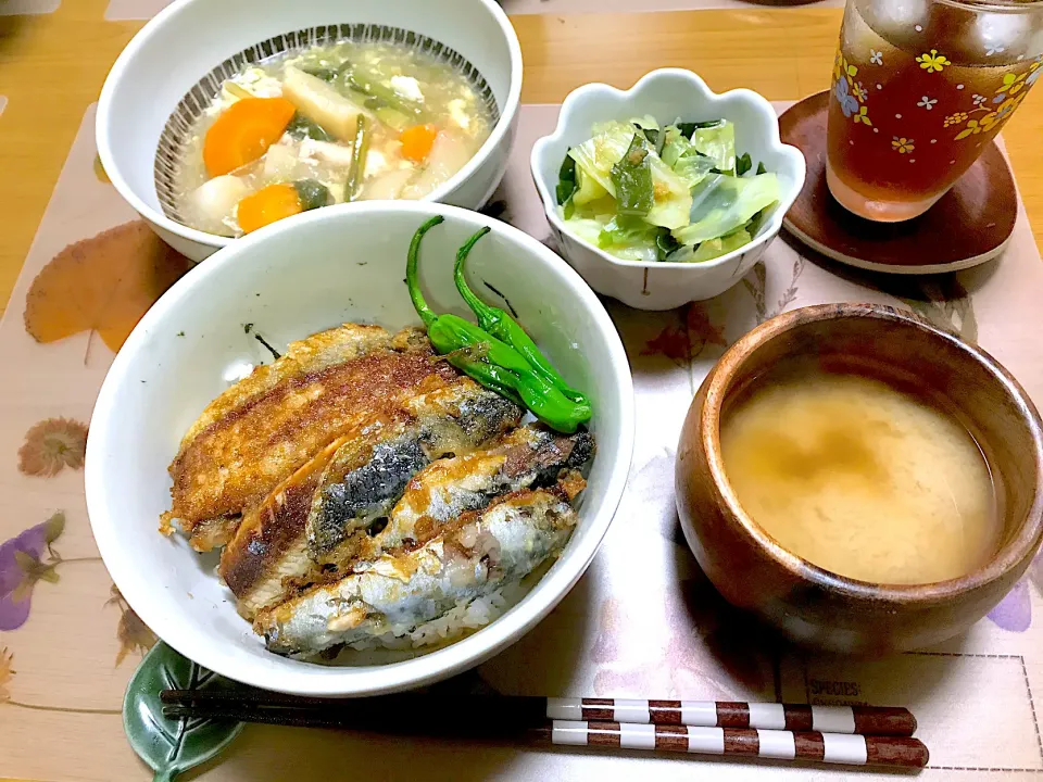 国産いわしの蒲焼き丼、かぶのかきたま煮、キャベツの生姜じょうゆあえ|Emiko Kikuchiさん