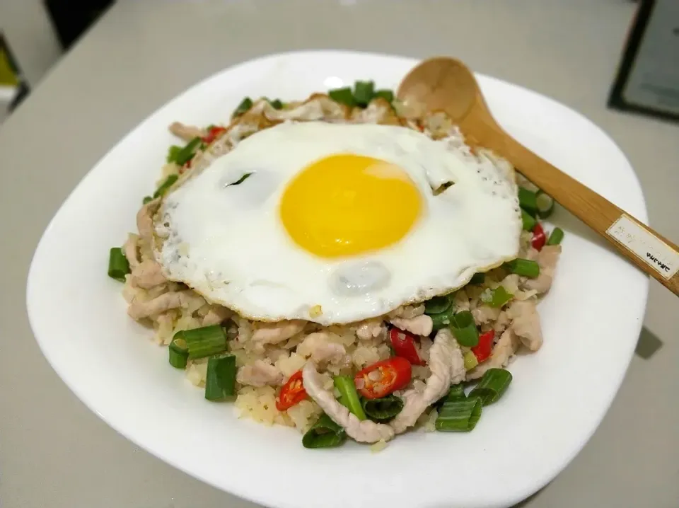 【Cauliflower rice & Sunny-side-up egg】|Tanivuさん