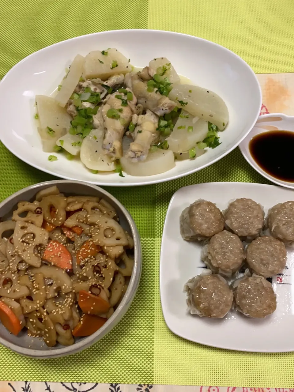 大根と手羽元の塩煮込み、れんこんのきんぴら、しゅうまい(551蓬莱)|peanutsさん
