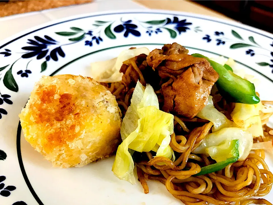 志麻さんの「焼きそば・コロッケ」|かずぴょんさん