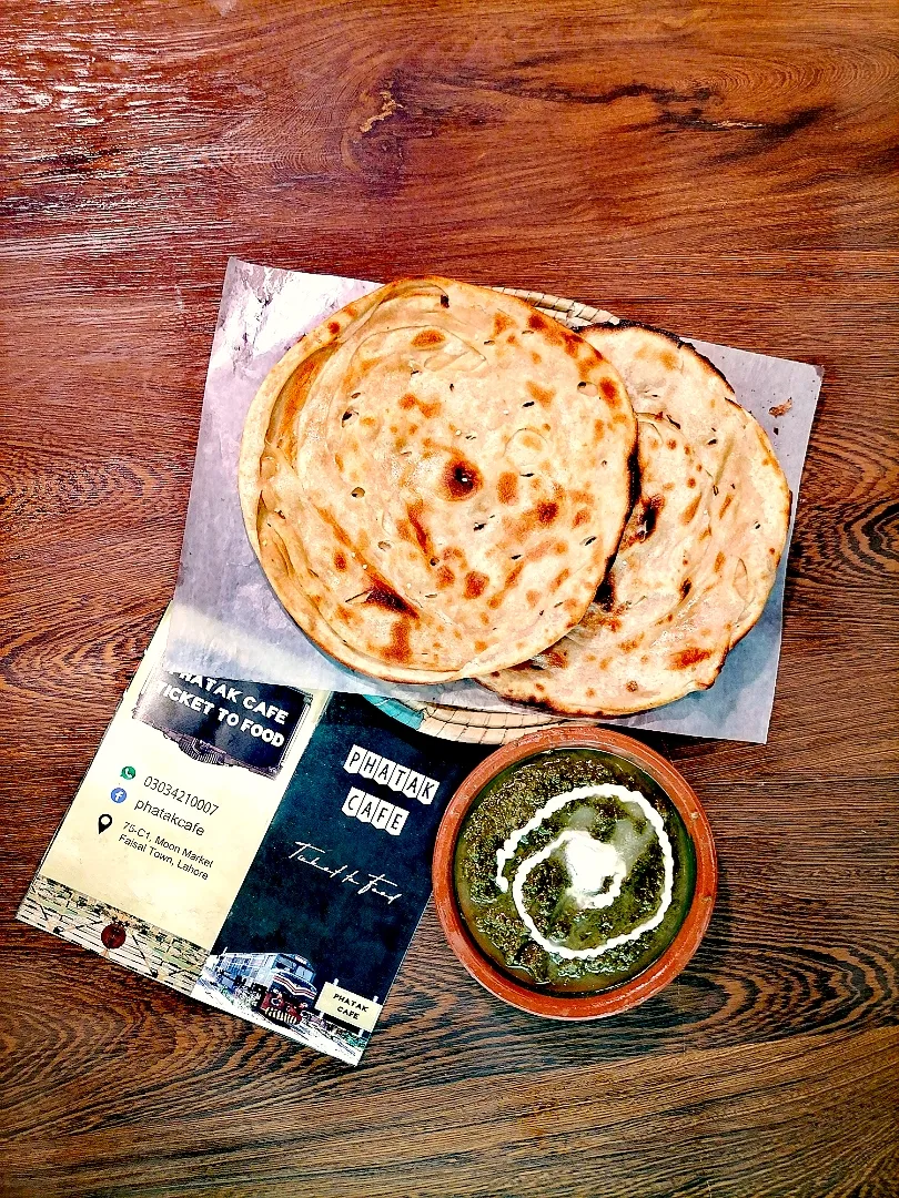 Pakistani Sasso Spanish with whole wheat paratha. |Haroon Subhaniさん