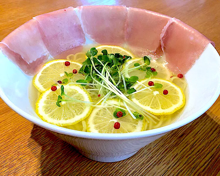 Snapdishの料理写真:レモンラーメン|Satomi Sakaueさん