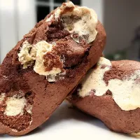 Chocolate Peanut Butter Cream Twinkies  
Cal:70 Fat:4.5 Carbs:4.5 Protein:3 (Each)|Jesse Smithさん