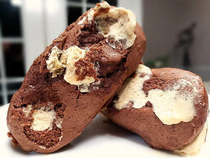 Chocolate Peanut Butter Cream Twinkies  
Cal:70 Fat:4.5 Carbs:4.5 Protein:3 (Each)|Jesse Smithさん