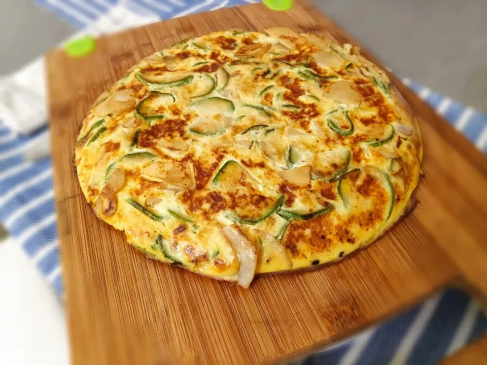 Snapdishの料理写真:Zucchini and Jerusalem artichoke frittata|Ery_05さん