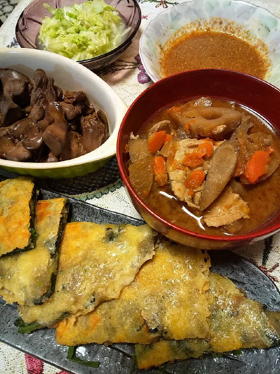 今日の晩御飯
※ほうれん草とじゃが芋のチーズチヂミ
※根菜のお味噌汁
※鶏レバーの甘辛煮
※酢キャベツ|れあMIXさん