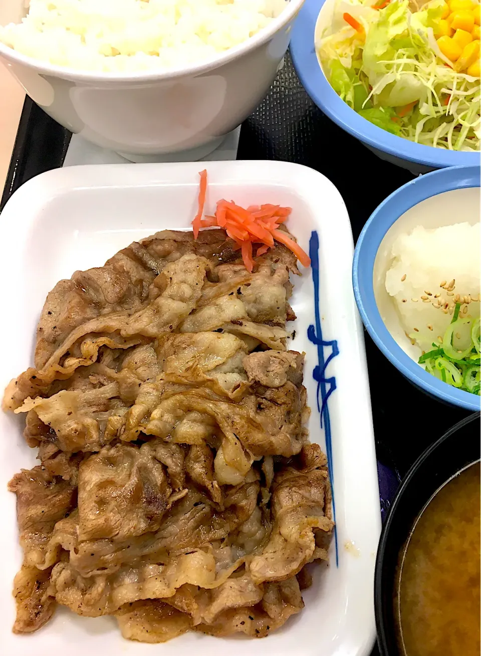 牛焼肉ラージ定食|すくらんぶるえっぐさん