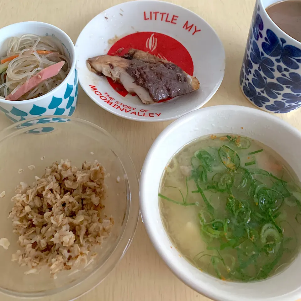 朝ごはん☺︎オートミール米化　豚汁　春雨サラダ　ぶりの塩焼き|とまこ(*^o^*)さん