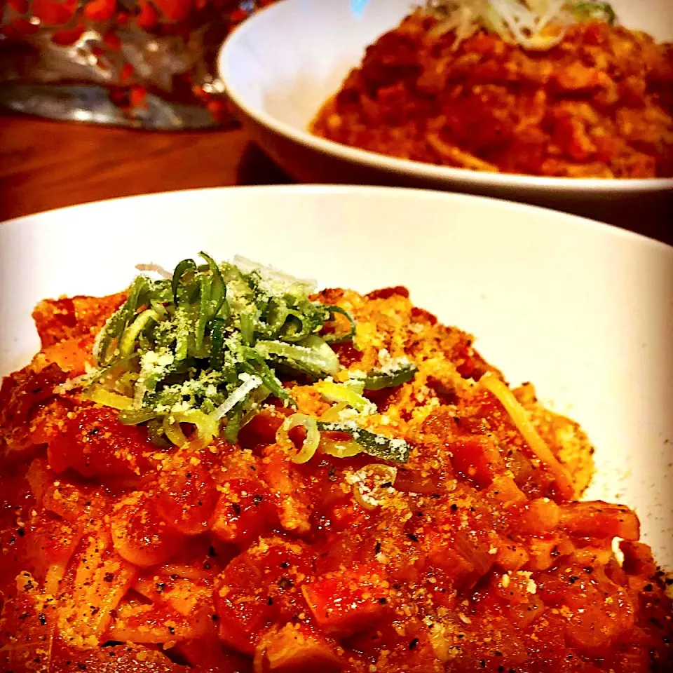 Freshly Made Tomato 🍅 & Smoked Pancetta Bacon 🥓 Garlic 🧄 Spaghetti Pasta 🍝  topped with fresh Parmesan #tomato #pancetta #pasta #Italian #homecooking  #lunc|Emanuel Hayashiさん