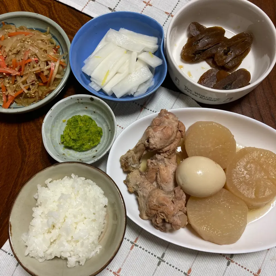 Snapdishの料理写真:大根と手羽元の煮物|akkoさん