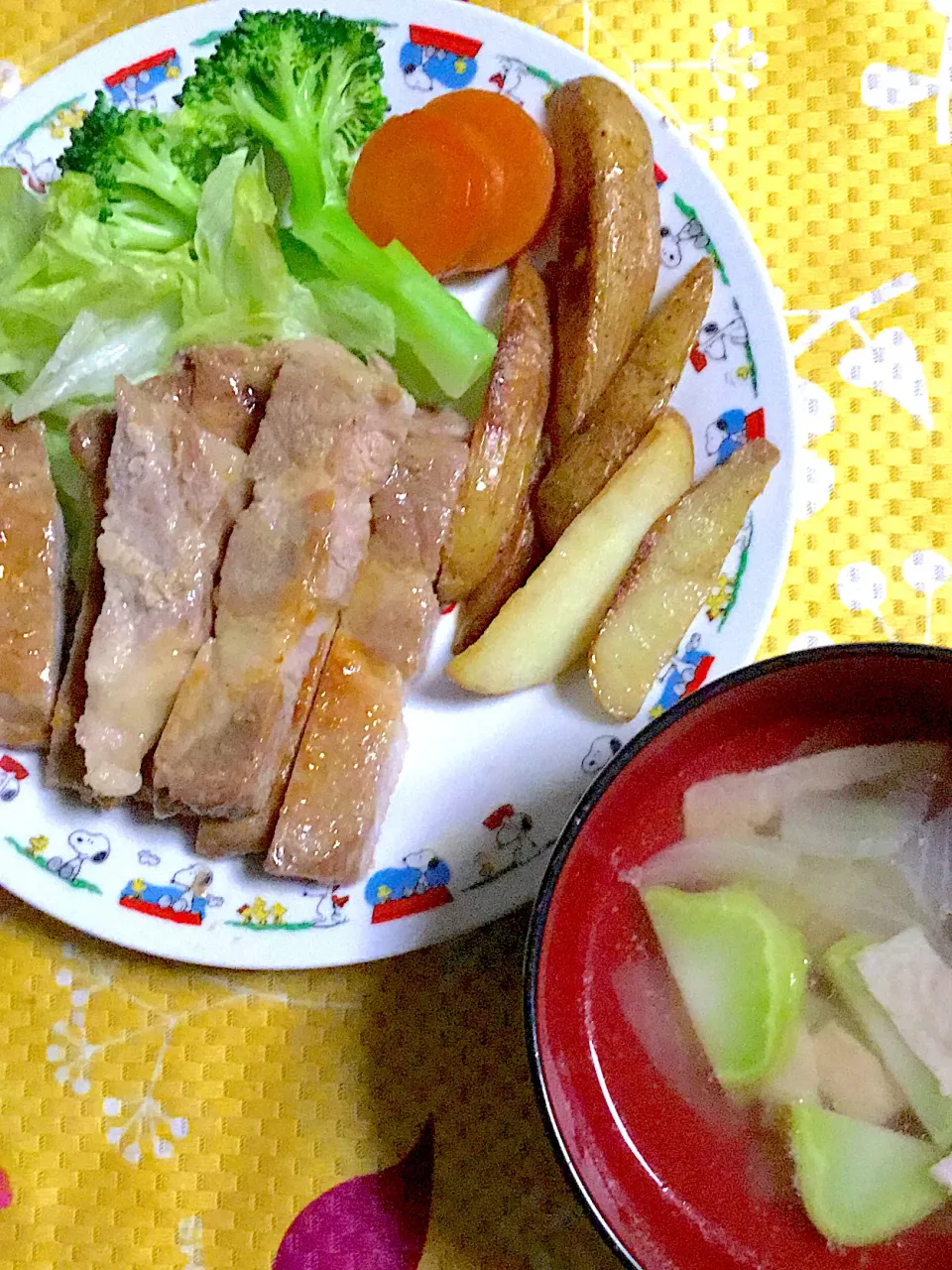 豚テキ　野菜達🥦🥬🥕🍟　ベーコン🥓スープ|掛谷節子さん