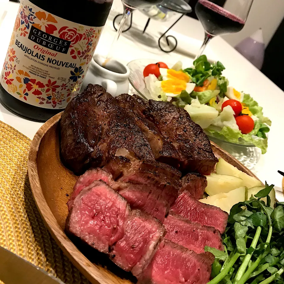 740gステーキ🥩➰ボージョレ・ヌーボー🍷|ナムナムさん