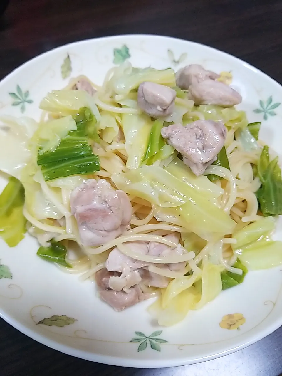 Snapdishの料理写真:鶏ももとキャベツの塩パスタ|まいこさん