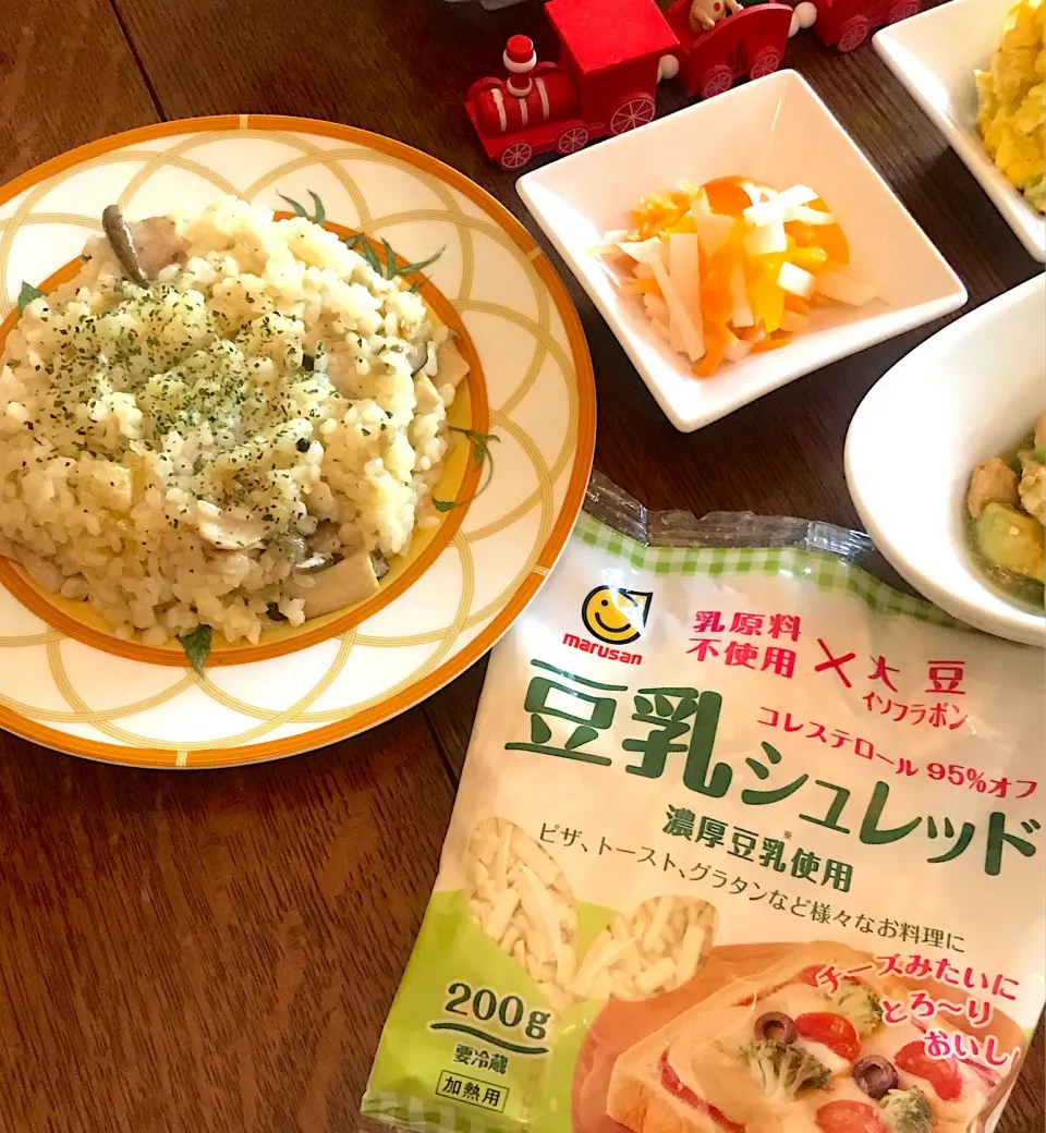 Snapdishの料理写真:晩ごはん #きのこと豆乳シュレッドのリゾット  #豆乳シュレッド200g  #マルサンアイ様  #マルサンアイ  #リゾット/雑炊|小松菜さん