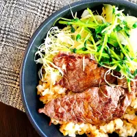 Snapdishの料理写真:Beef and garlic fried rice|Natさん