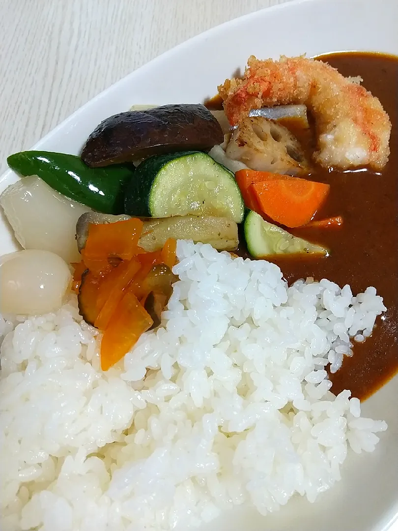 ☆今日の晩ごはん☆　レトルトカレーで野菜と海老フライのカレー|hamamaさん