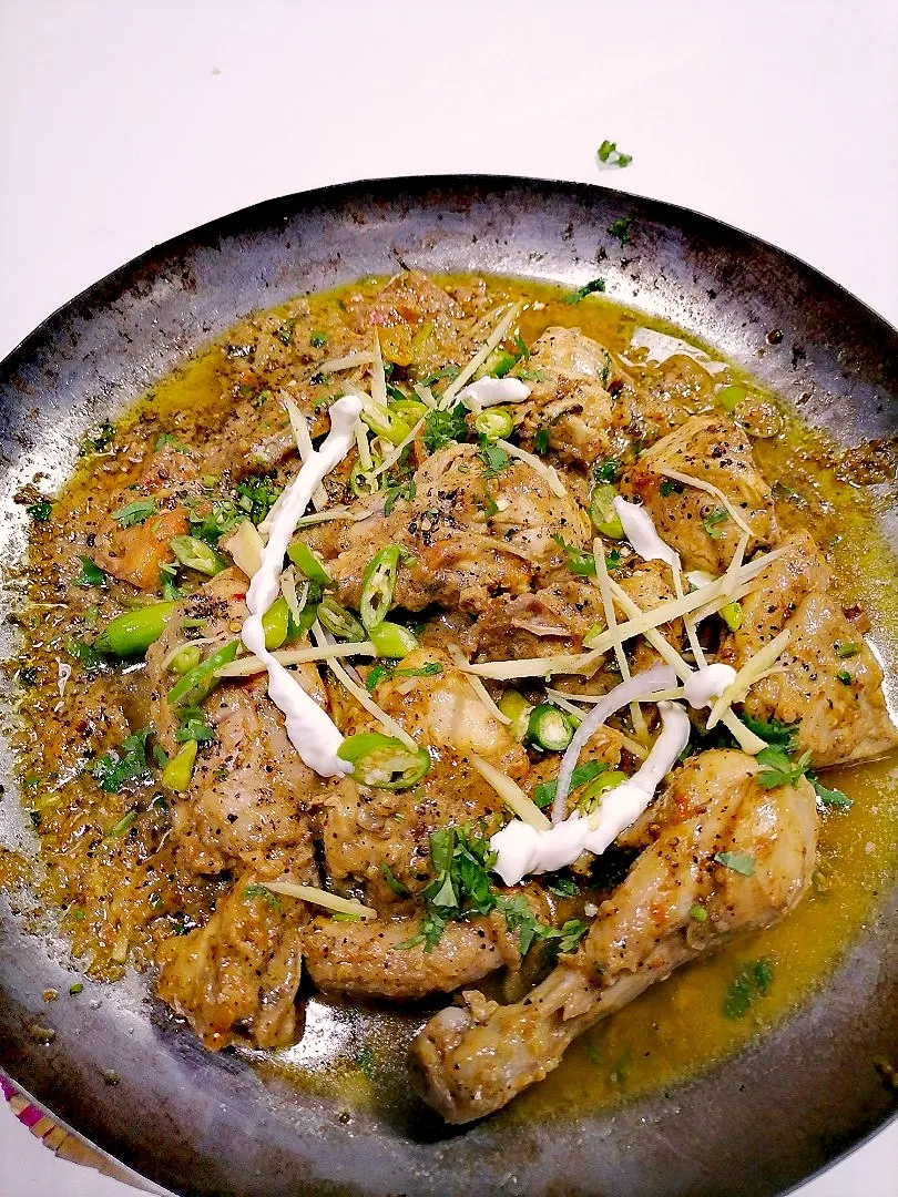 Snapdishの料理写真:Pakistani Chicken black pepper karahi.|Haroon Subhaniさん