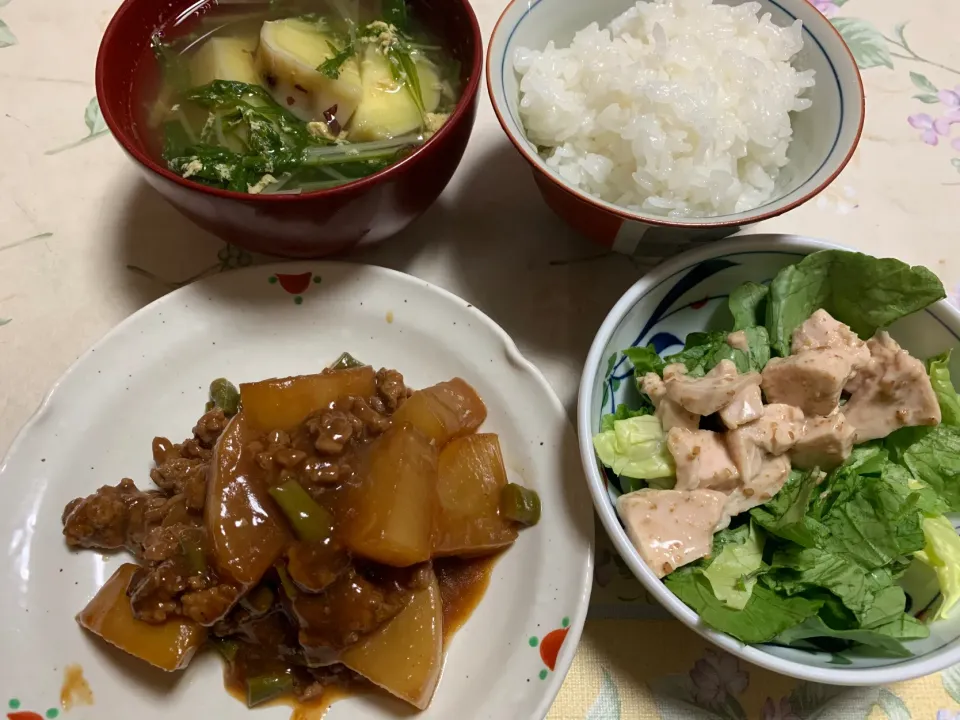 朝ごはん、肉味噌大根、蒸し鶏サラダ、水菜とさつまいものスープ|Isimura Hidekiさん