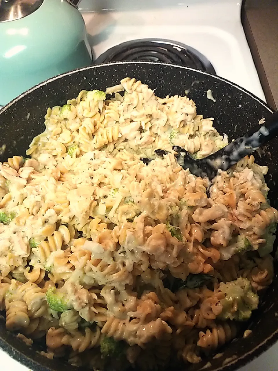 Alfredo with chicken and chickpea noodles|catarichiさん